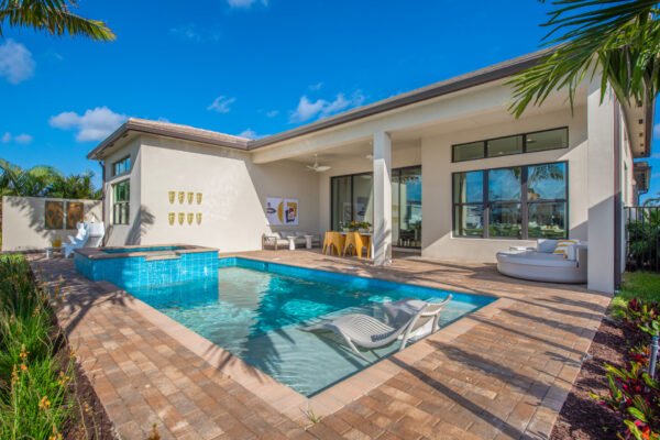 LOP 621 Santo Grand Pool